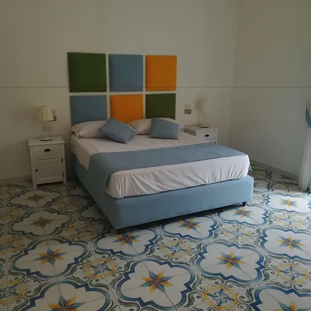 Suitenapolisantalucia Bed & Breakfast 3*