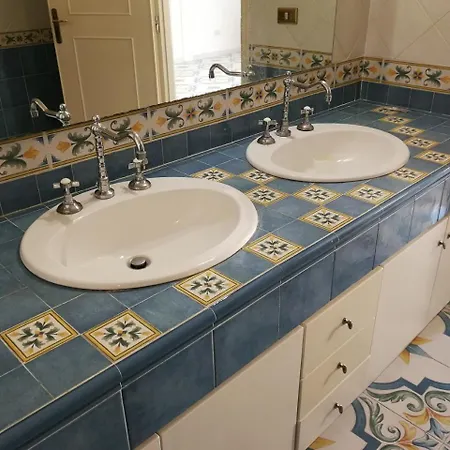 Suitenapolisantalucia Bed & Breakfast 3*