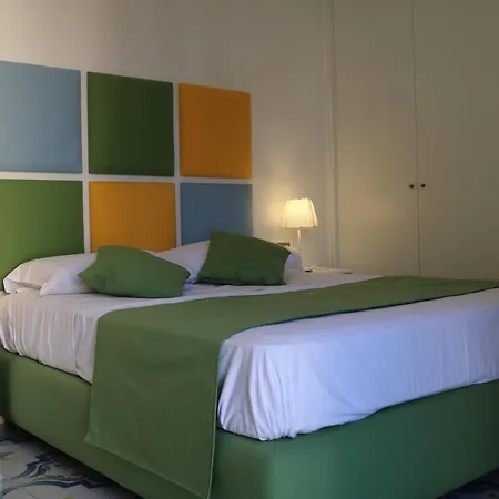 Suitenapolisantalucia Bed & Breakfast 3*