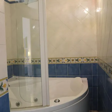 Suitenapolisantalucia Bed & Breakfast 3*